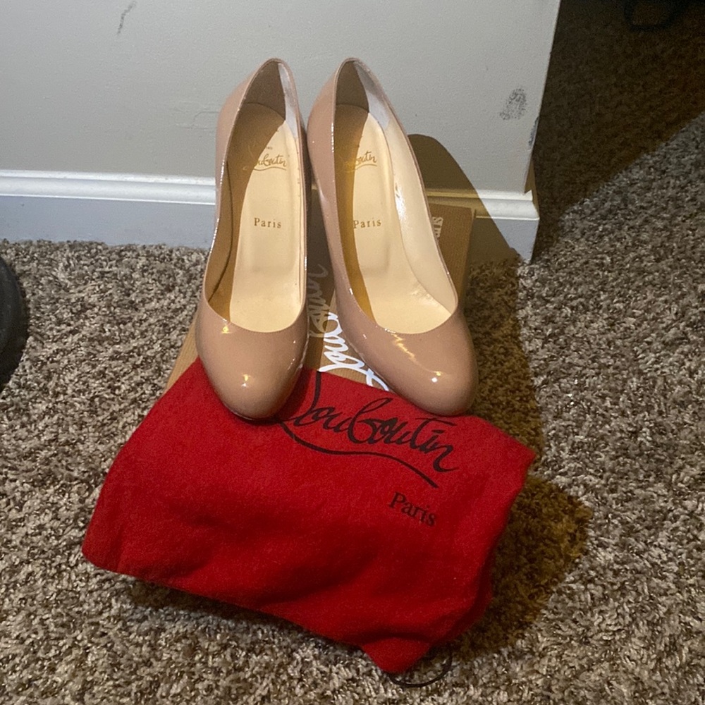 Christian Louboutin Nude Size 38